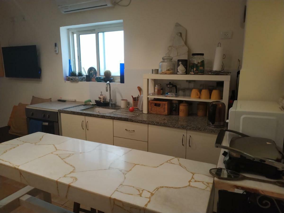 Studio Apt Great Location Heart Of Downtown District Apartamento Haifa Exterior foto