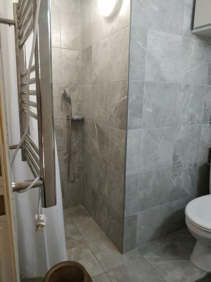 Studio Apt Great Location Heart Of Downtown District Apartamento Haifa Exterior foto