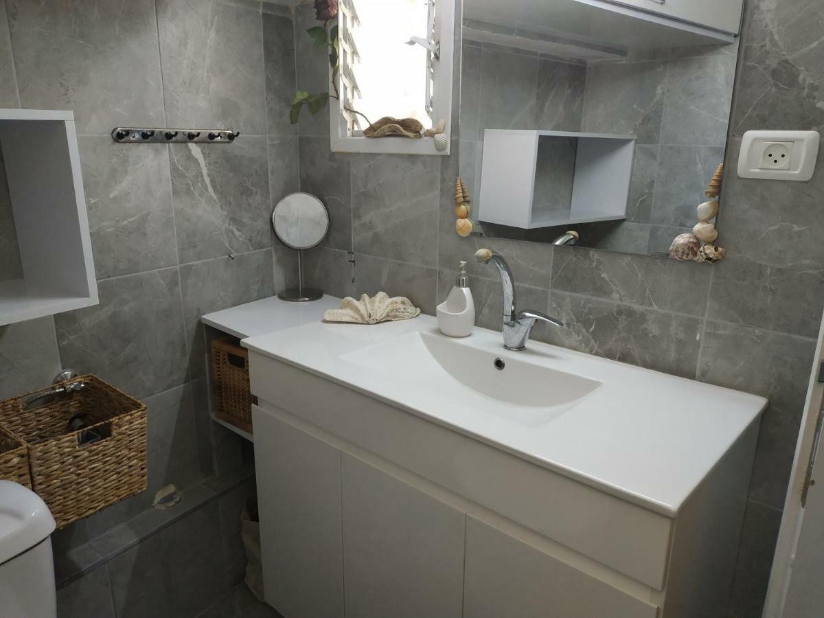 Studio Apt Great Location Heart Of Downtown District Apartamento Haifa Exterior foto