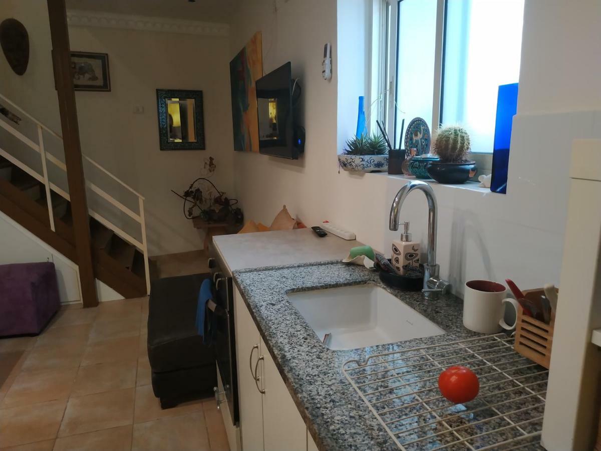 Studio Apt Great Location Heart Of Downtown District Apartamento Haifa Exterior foto